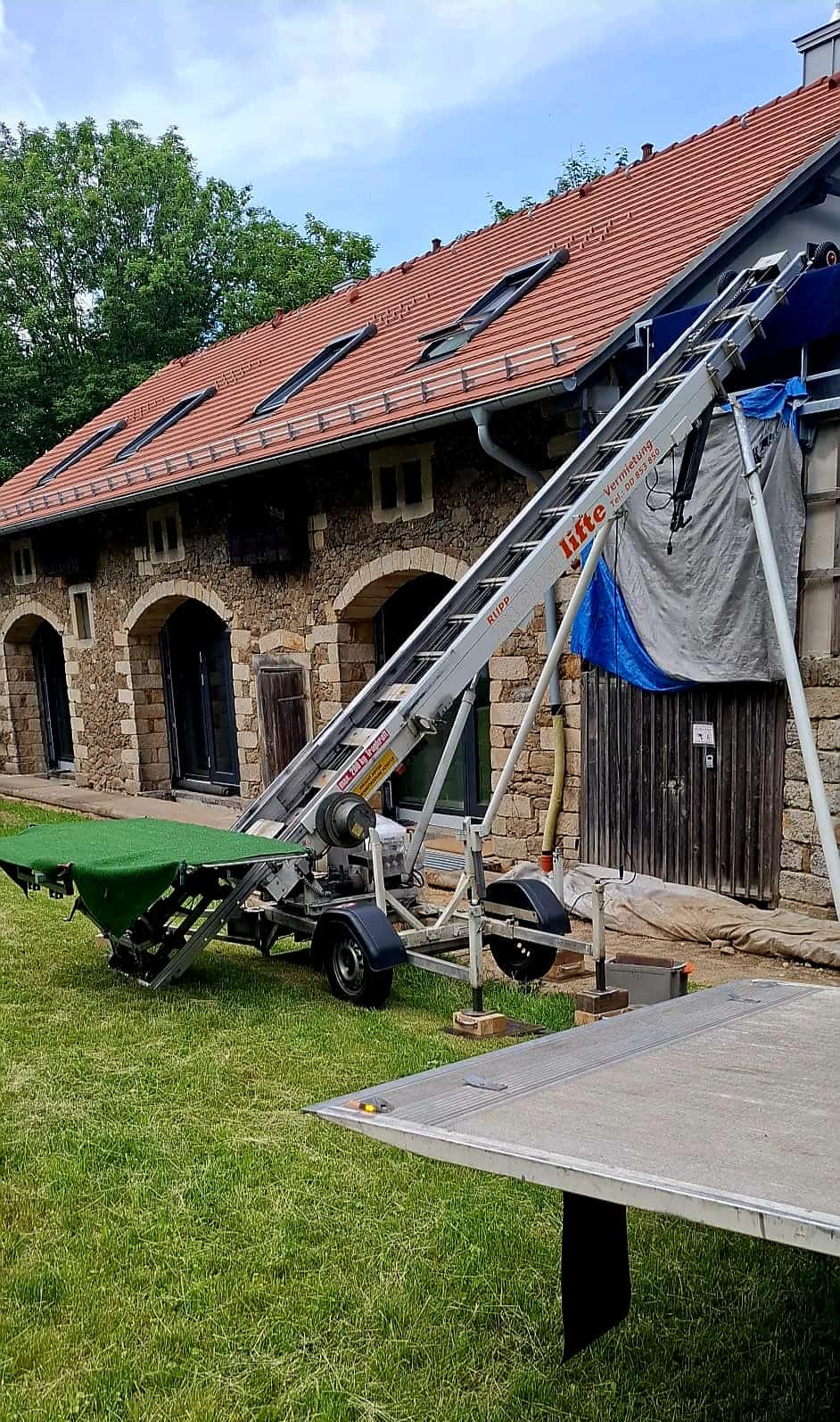 Spezialtransport für schwer zugängliche Orte, Hebebühne, Leiterwagen